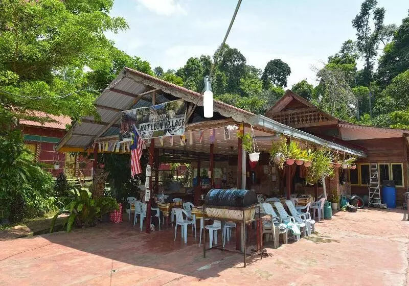 ホテル Oyo 90630 Mat Leon Village