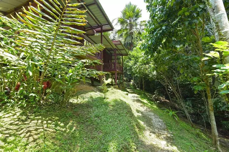 ホテル Oyo 90630 Mat Leon Village