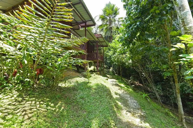 ホテル Oyo 90630 Mat Leon Village