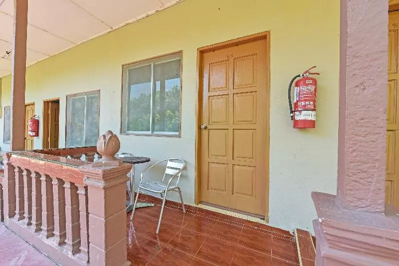 ホテル Oyo 90630 Mat Leon Village