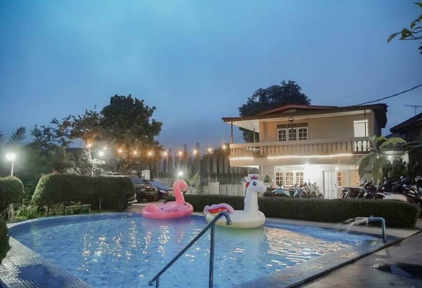 호텔 Reddoorz Near Taman Safari 2