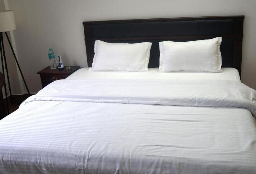 هتل The Relyn Suite