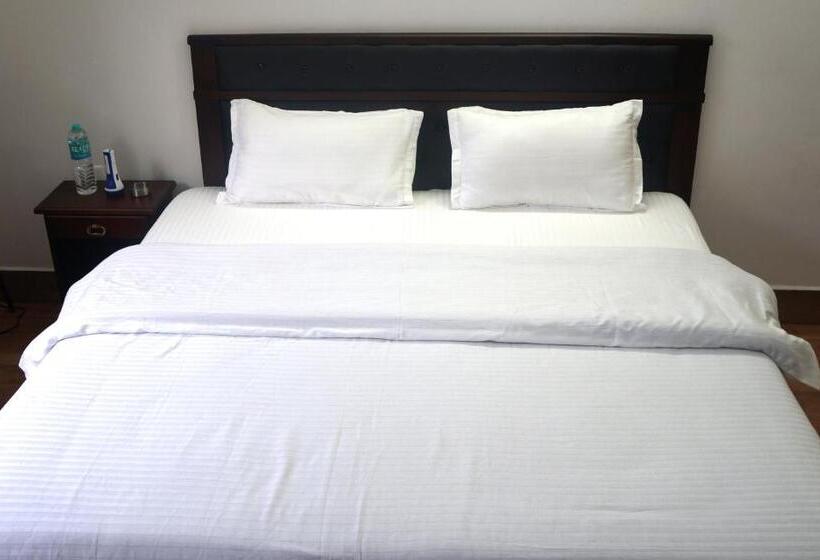 هتل The Relyn Suite