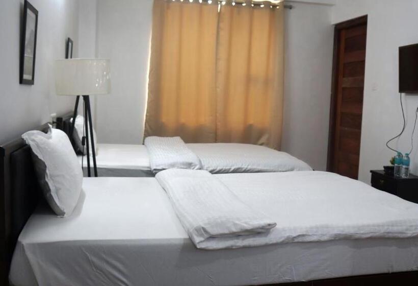 هتل The Relyn Suite