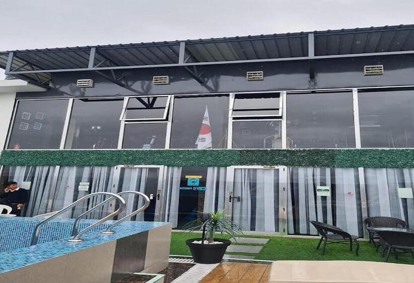 هتل The Relyn Suite