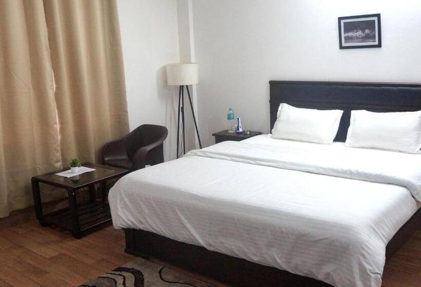 هتل The Relyn Suite