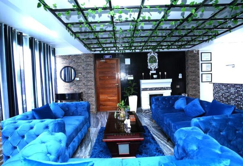 هتل The Relyn Suite