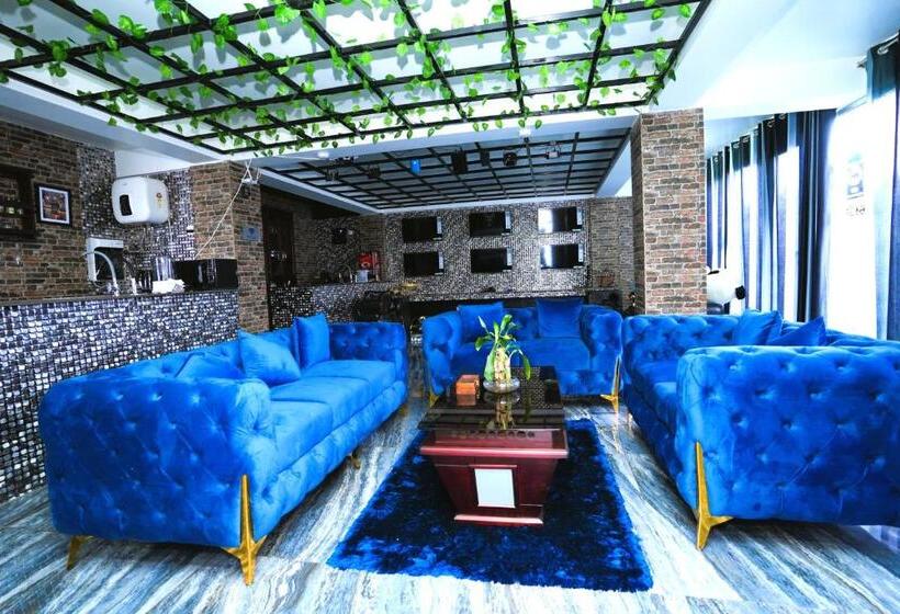 هتل The Relyn Suite