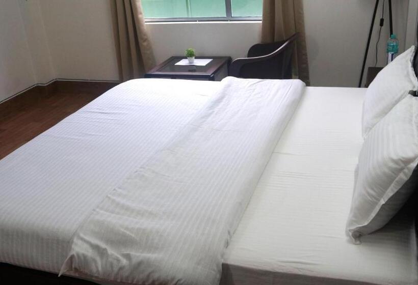 هتل The Relyn Suite