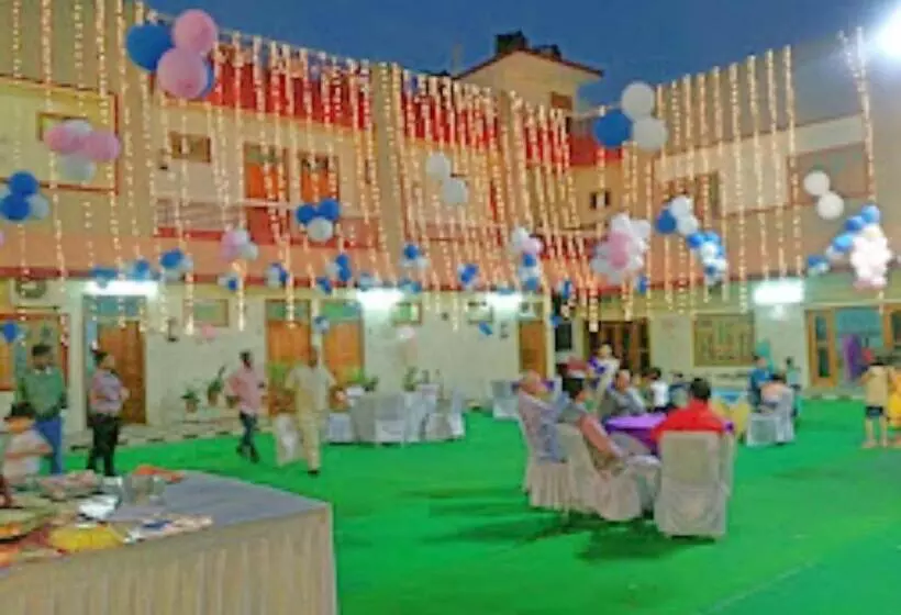 هتل Chaitdeep Palace, Gorakhpur