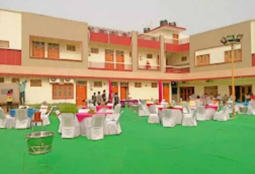 هتل Chaitdeep Palace, Gorakhpur