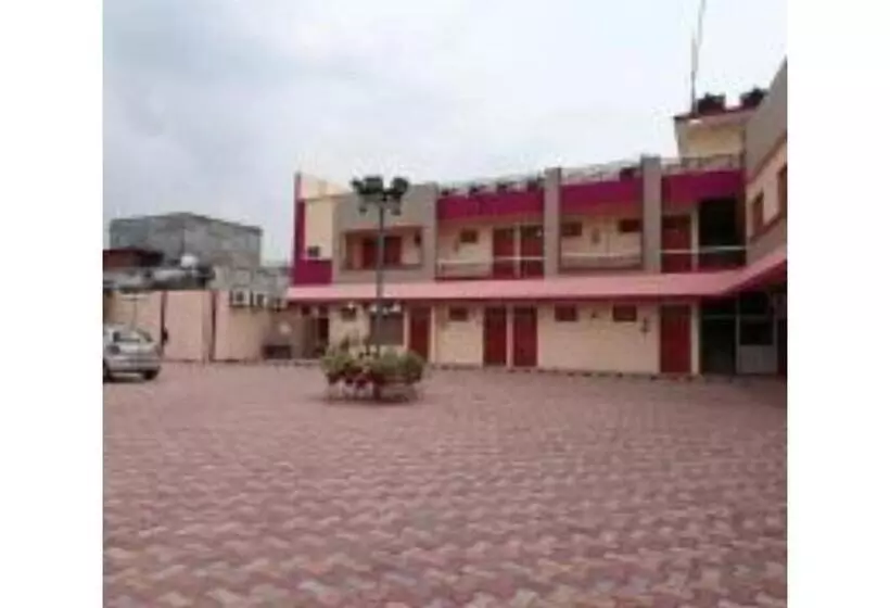 هتل Chaitdeep Palace, Gorakhpur