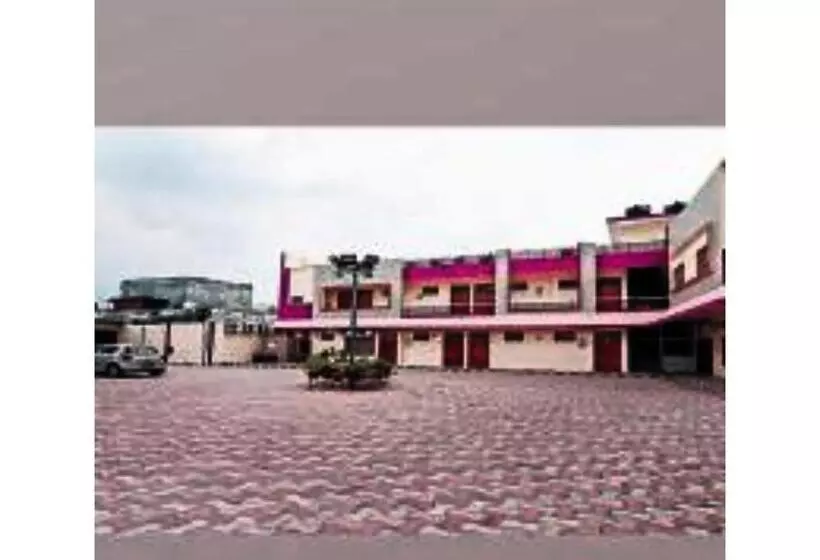 هتل Chaitdeep Palace, Gorakhpur