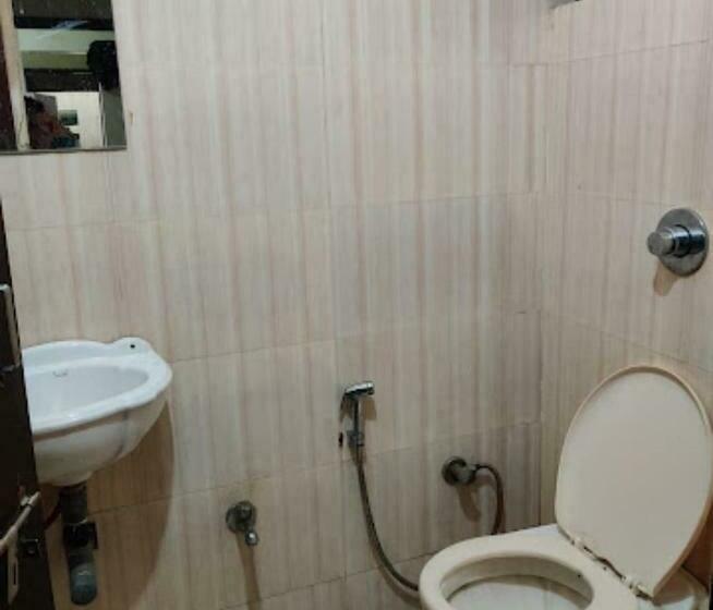 Hotel L L Guest House By Wb Inn