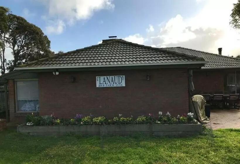هتل Lanaud Farm Stay
