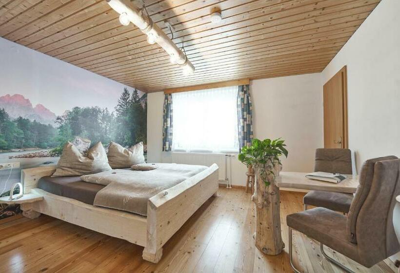 بنسيون Xeis Nest