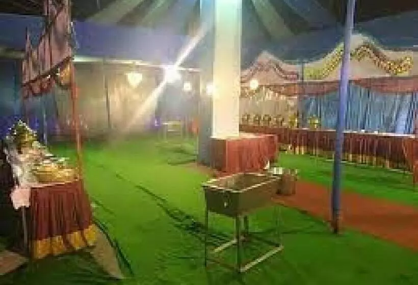 Hotelli Jarasandh Lodge, Sasaram