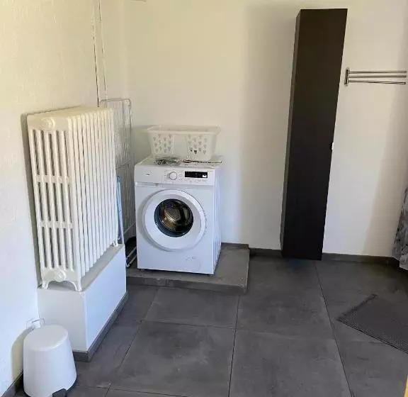 پانسیون The Little Guesthouse Downtown   Keflavik Airport