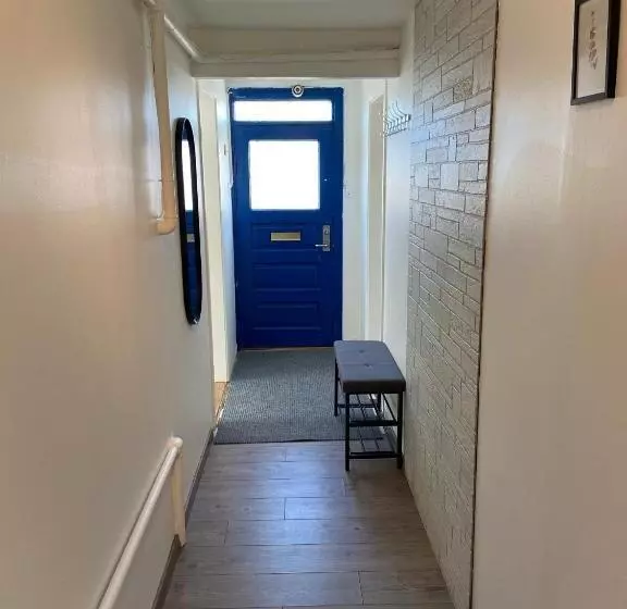 پانسیون The Little Guesthouse Downtown   Keflavik Airport