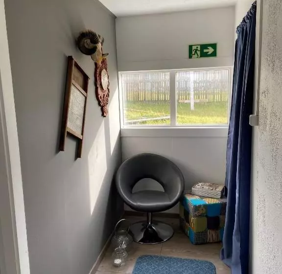 پانسیون The Little Guesthouse Downtown   Keflavik Airport