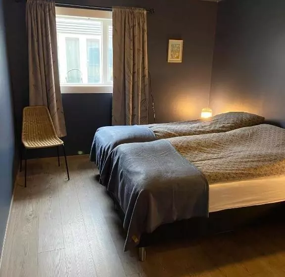 پانسیون The Little Guesthouse Downtown   Keflavik Airport