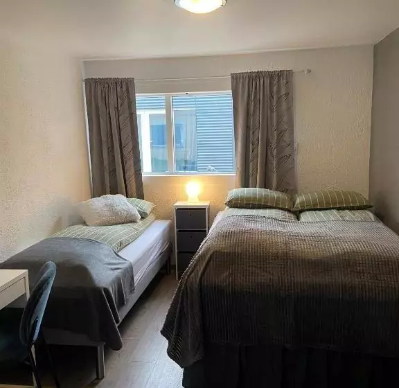 پانسیون The Little Guesthouse Downtown   Keflavik Airport
