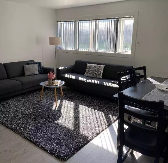 پانسیون The Little Guesthouse Downtown   Keflavik Airport