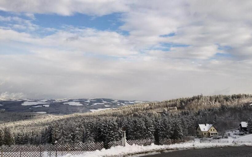 Aamiaismajoitus (B&B) Wald Panorama Zimmer