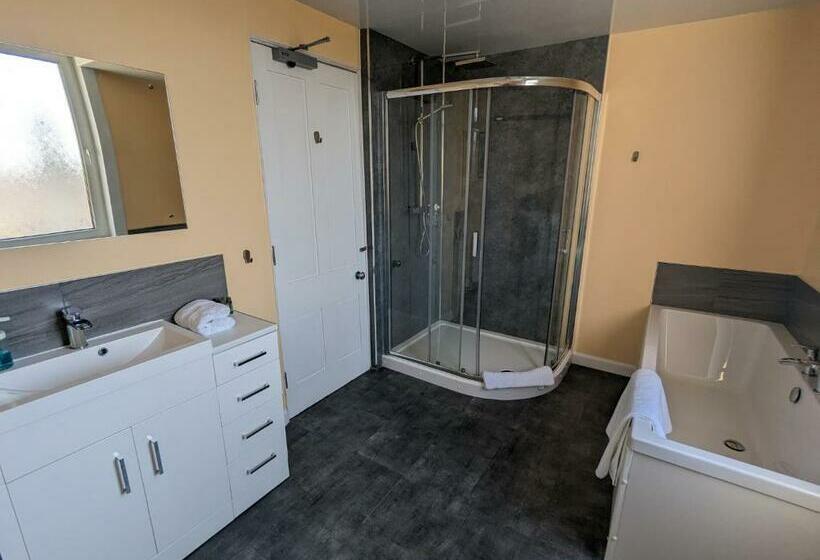 ペンション The Cairns Leven Fife