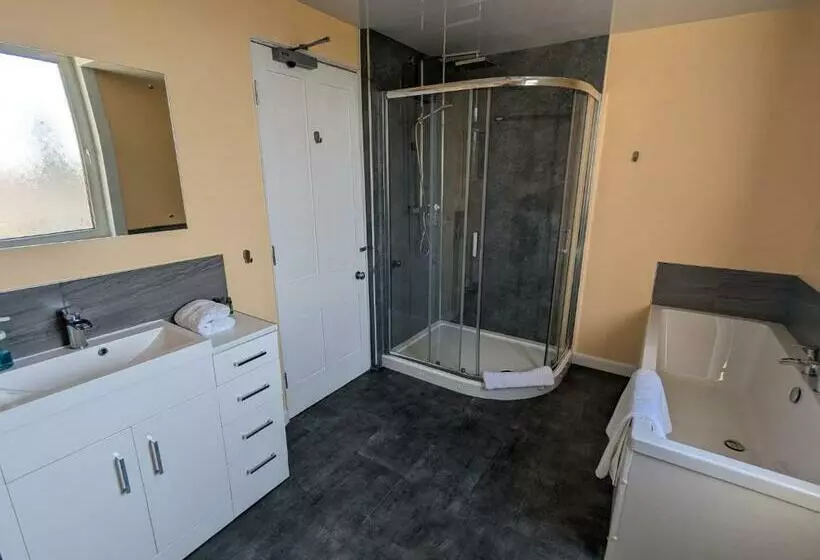 پانسیون The Cairns Leven Fife