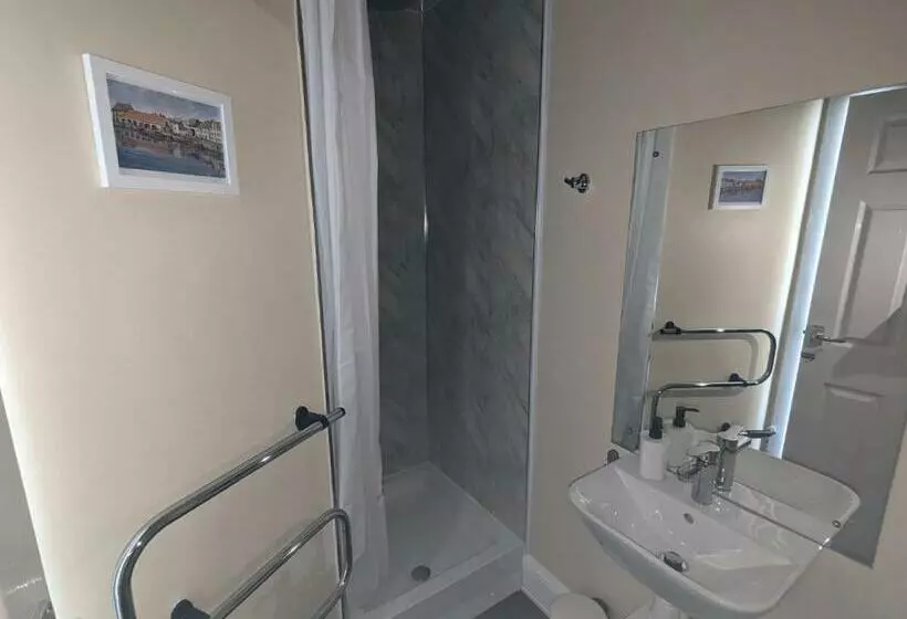 پانسیون The Cairns Leven Fife