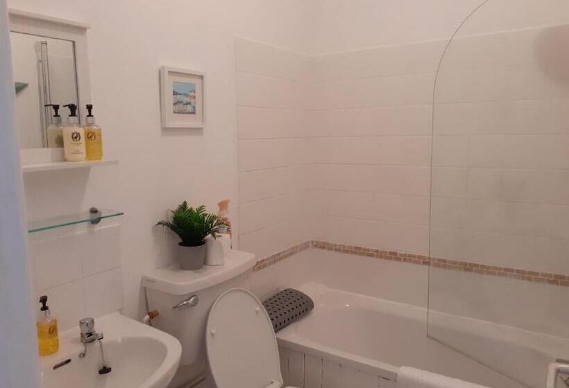 Пансион The Ivy Barn Holbeton