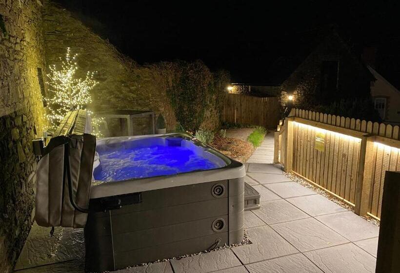 Пансион The Ivy Barn Holbeton