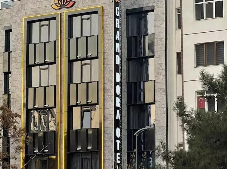 هتل Grand Dora