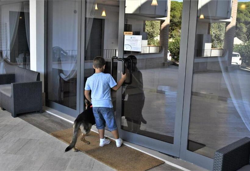 Le Residenze Di Santa Costanza   Mirto/corbezzolo