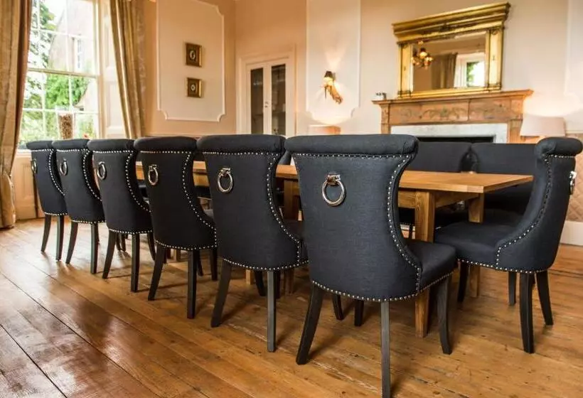 בית מלון כפרי Buccleuch Arms