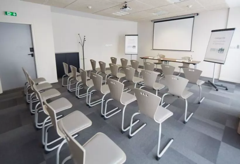 호텔 Campanile Annemasse Gare– Genève