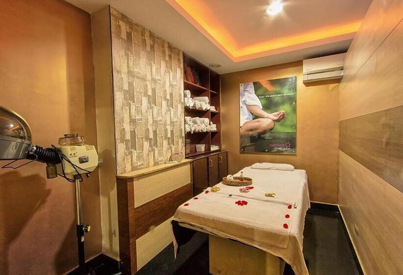 Отель Gateway Grandeur