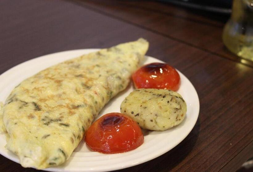 Отель Gateway Grandeur