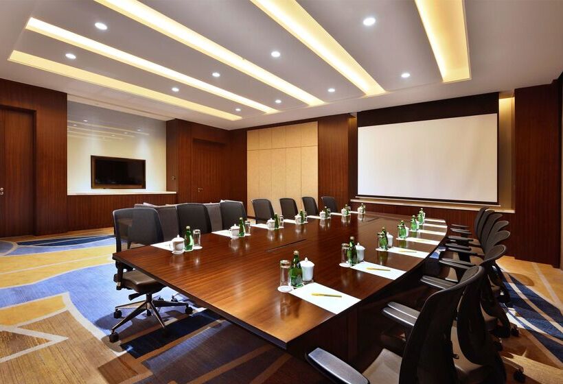 Отель Hilton Garden Inn Chengdu Huayang