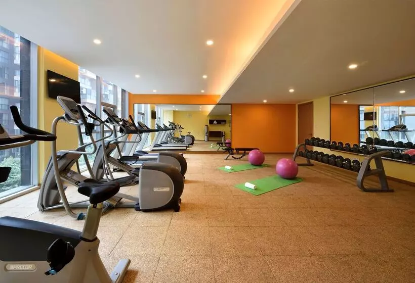 Отель Hilton Garden Inn Chengdu Huayang