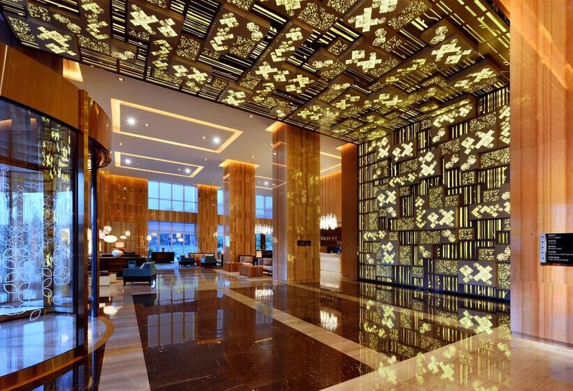 Отель Hilton Garden Inn Chengdu Huayang