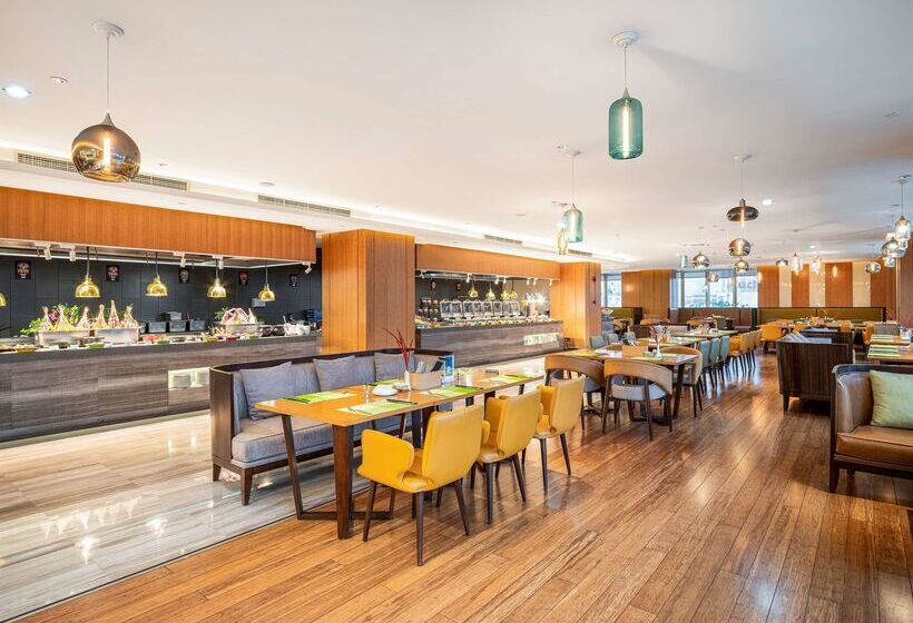 Отель Hilton Garden Inn Chengdu Huayang