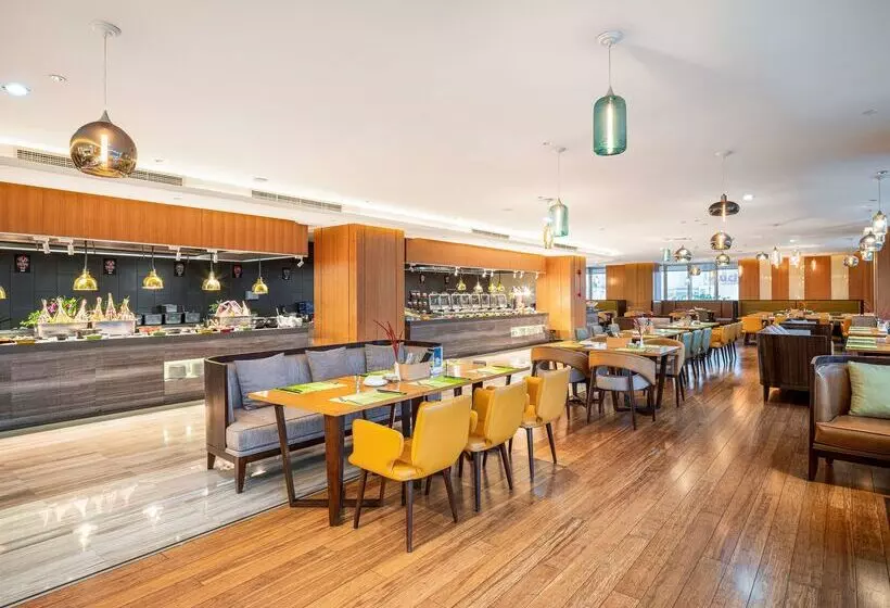 Отель Hilton Garden Inn Chengdu Huayang