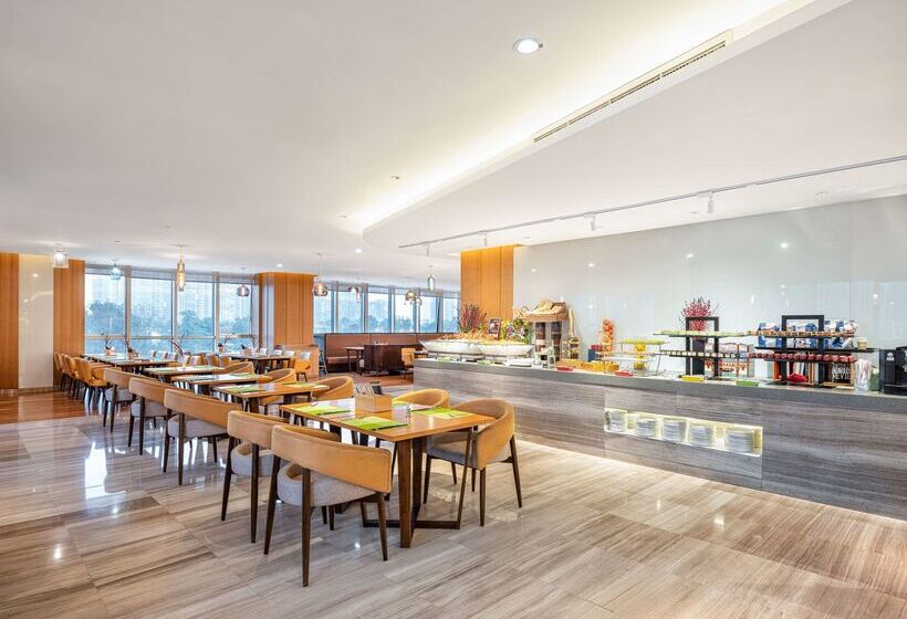 Отель Hilton Garden Inn Chengdu Huayang