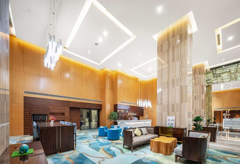 Отель Hilton Garden Inn Chengdu Huayang