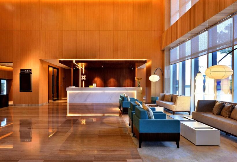 Отель Hilton Garden Inn Chengdu Huayang
