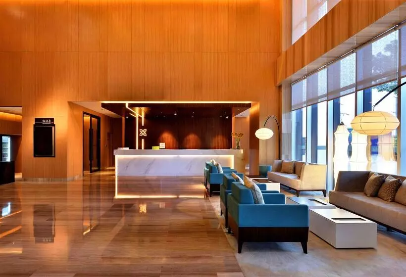 Отель Hilton Garden Inn Chengdu Huayang