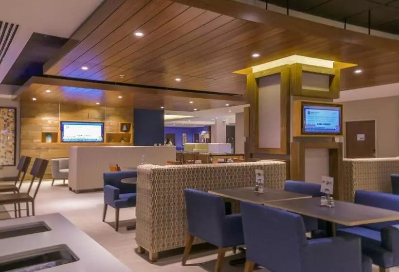 هتل Holiday Inn Express & Suites Miami Airport East, An Ihg