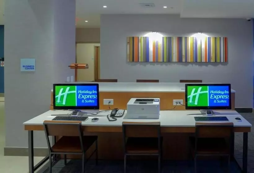 هتل Holiday Inn Express & Suites Miami Airport East, An Ihg
